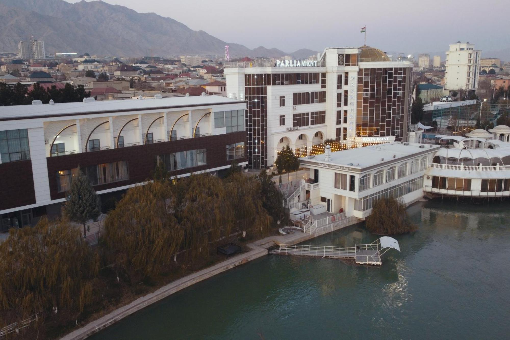 Parliament Palace Hotel خوجاند المظهر الخارجي الصورة